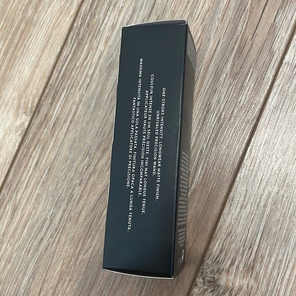 Fenty beauty Stunna Lip Paint Longwear Fluid Lip Color (shade: unbutton) - Picture 4 of 6